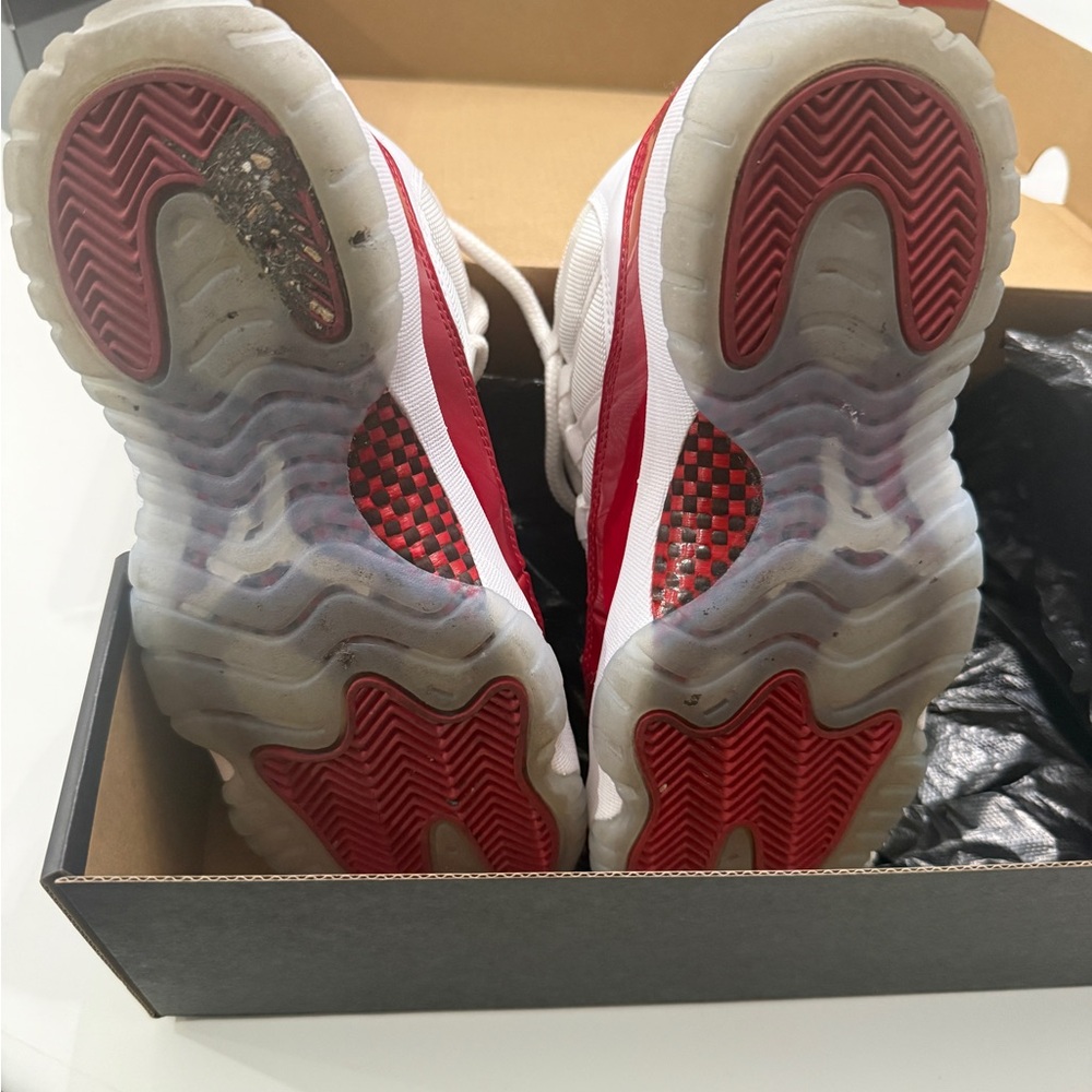Jordan 11 Cherry - Picture 4 of 6